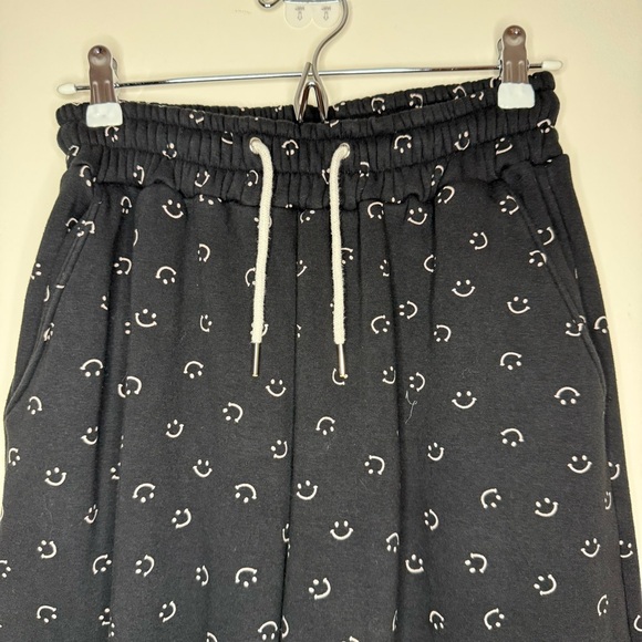 MINJIENA Smile Winter Streetwear Print Airport Loungewear Hoodie Sweatshirt Set - Picture 5 of 15